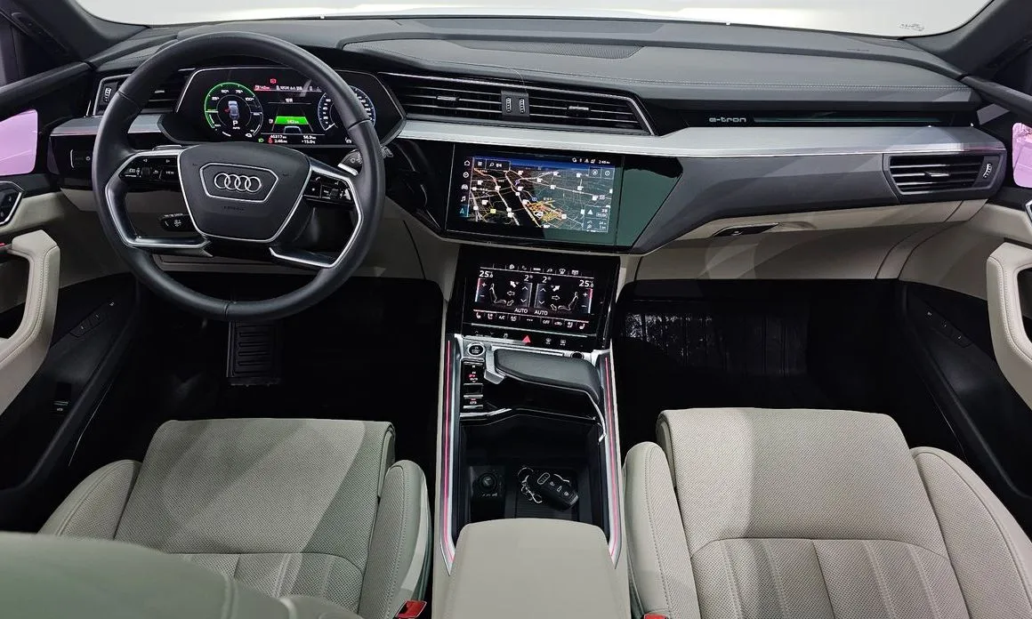Audi e-tron — фото 8