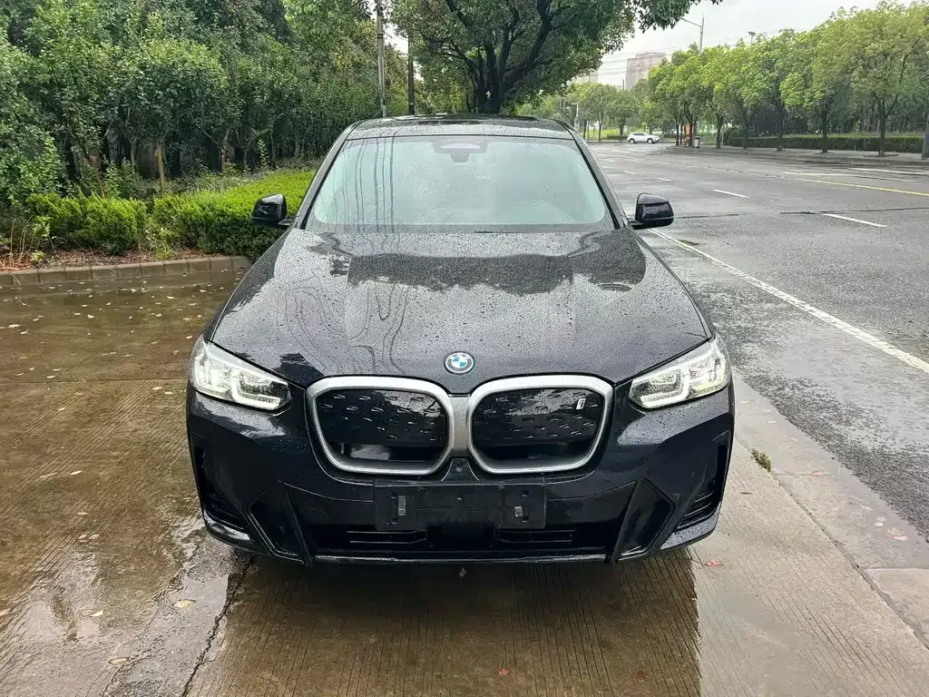 BMW iX3 — фото 8