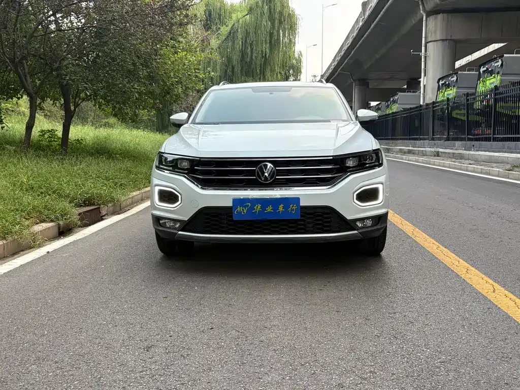 Volkswagen T-Roc — фото 9