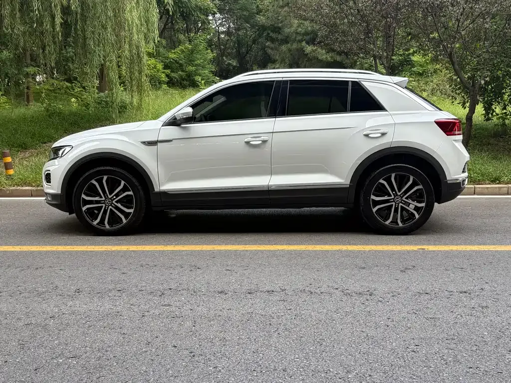Volkswagen T-Roc — фото 10