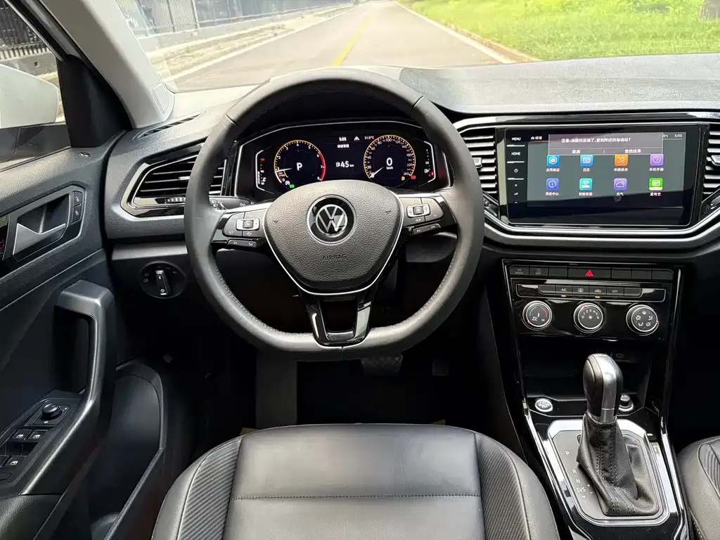 Volkswagen T-Roc — фото 3