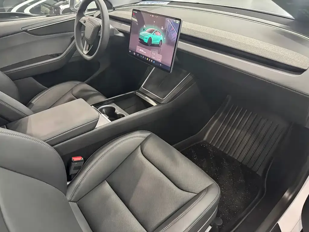 Tesla Model Y — фото 9
