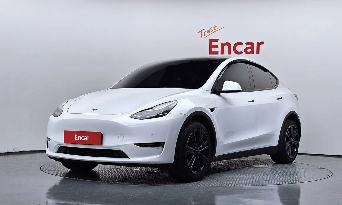Tesla Model Y — фото 1
