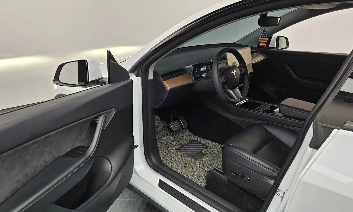 Tesla Model Y — фото 6