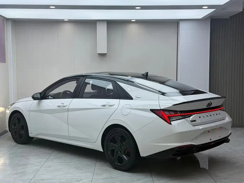 Hyundai Elantra — фото 2