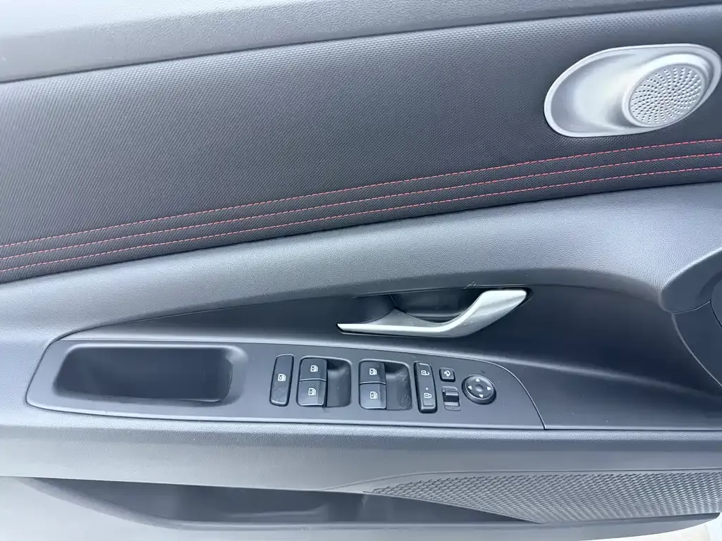 Hyundai Elantra — фото 6