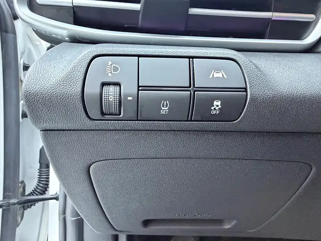 Hyundai Elantra — фото 9