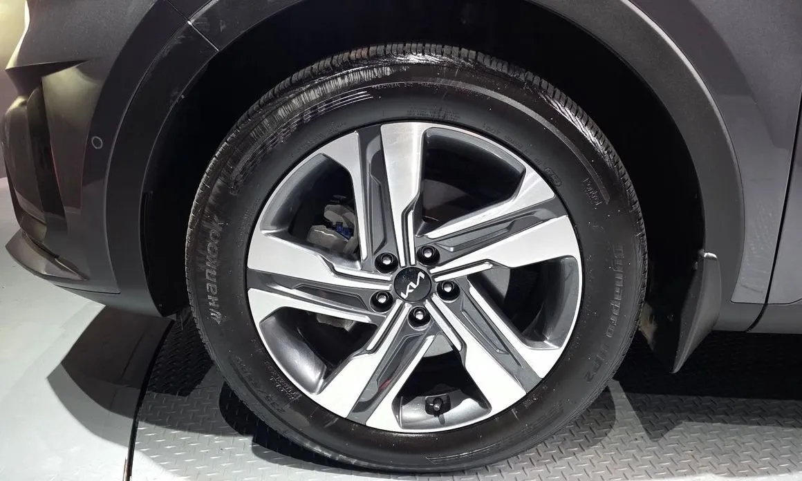Kia Sorento — фото 10