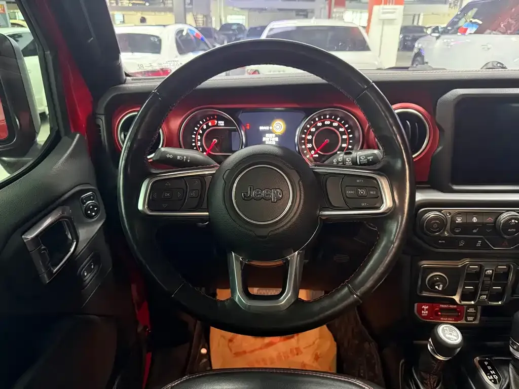 Jeep Wrangler — фото 10