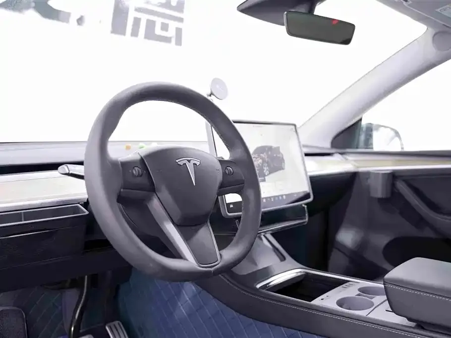Tesla Model Y — фото 2