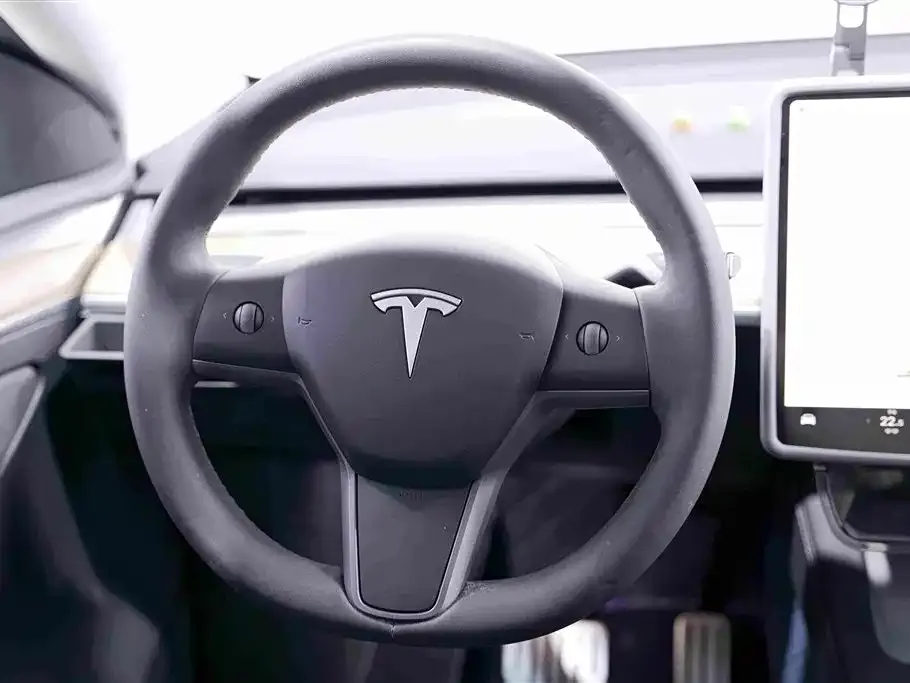 Tesla Model Y — фото 5