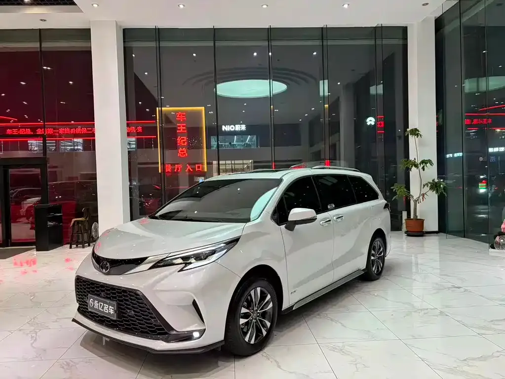 Toyota Granvia — фото 1
