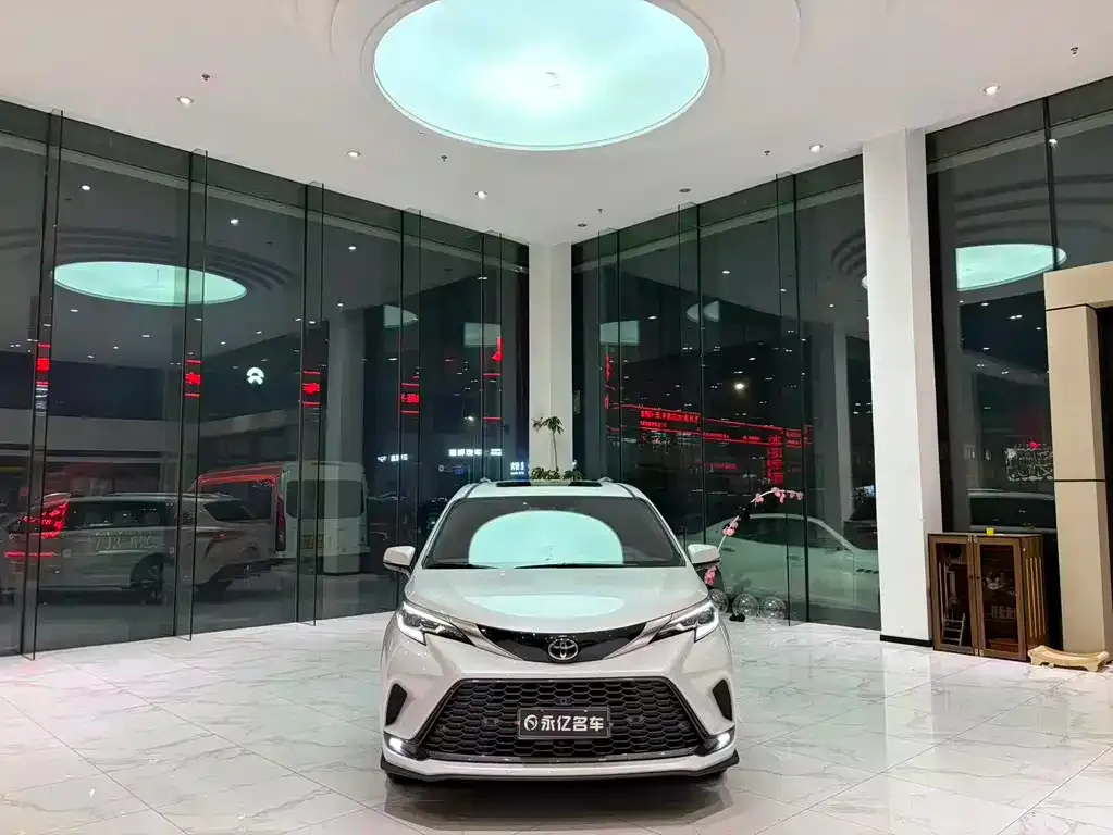Toyota Granvia — фото 4