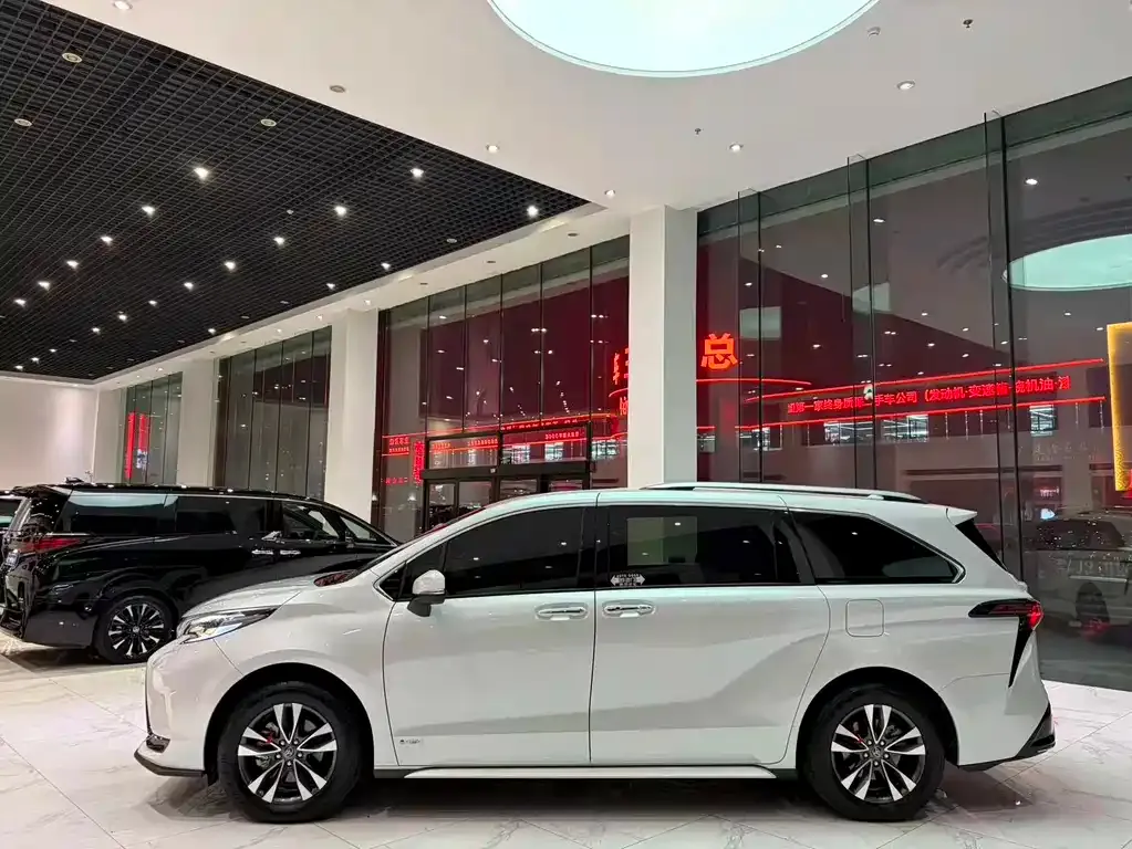 Toyota Granvia — фото 8