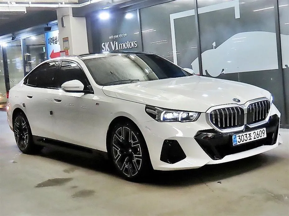 BMW 5-Series — фото 1
