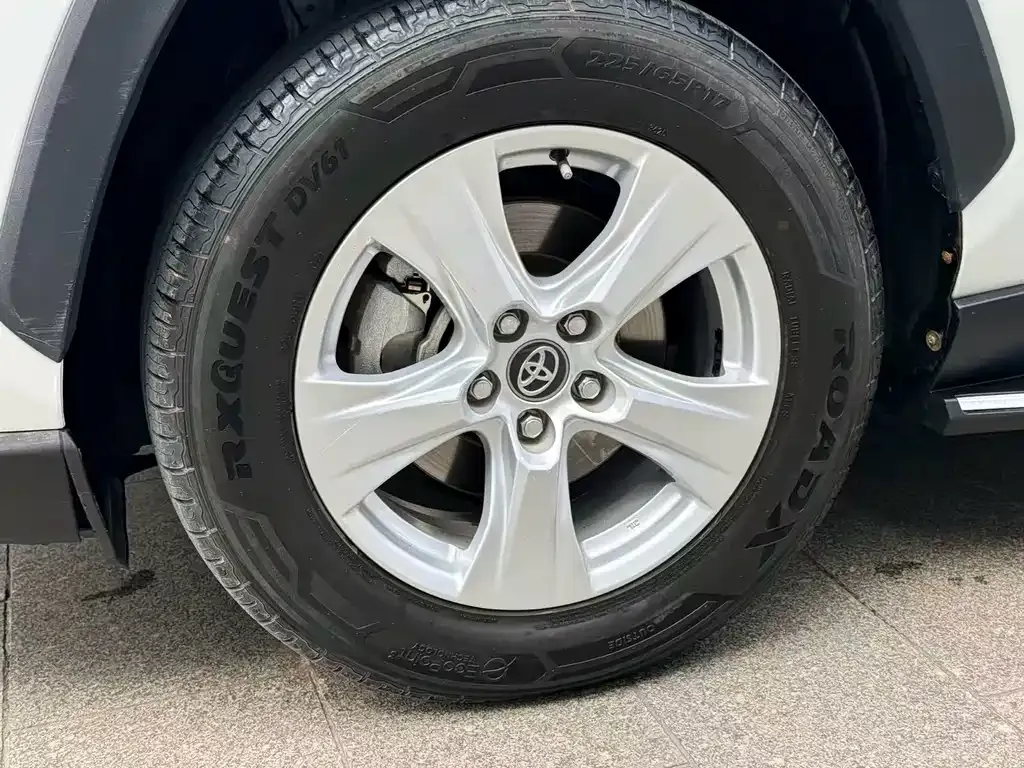 Toyota RAV4 — фото 9