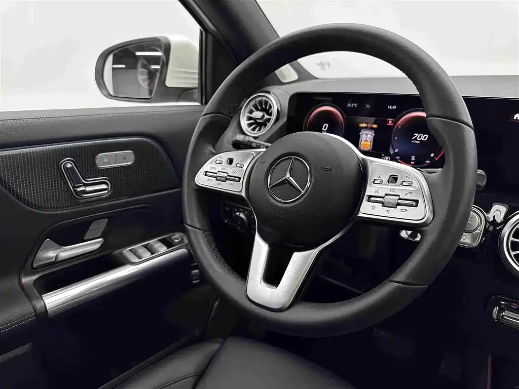Mercedes-Benz GLA — фото 7