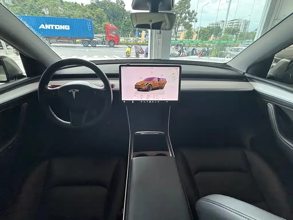 Tesla Model Y — фото 9
