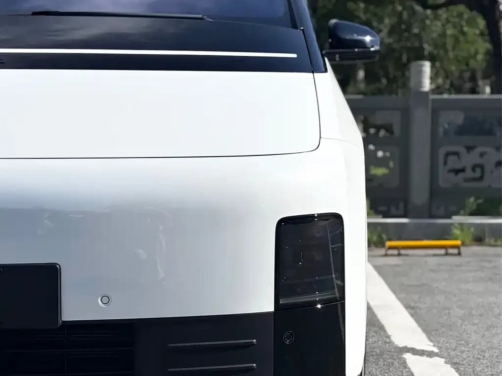 Li Auto MEGA — фото 2