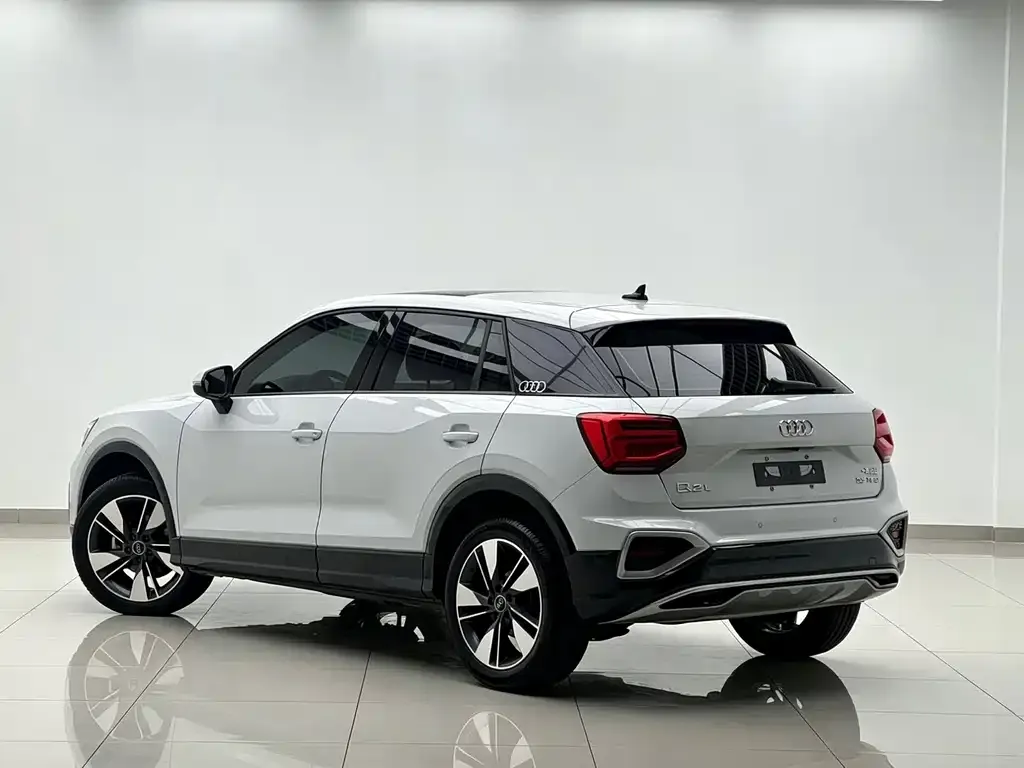 Audi Q2L — фото 5