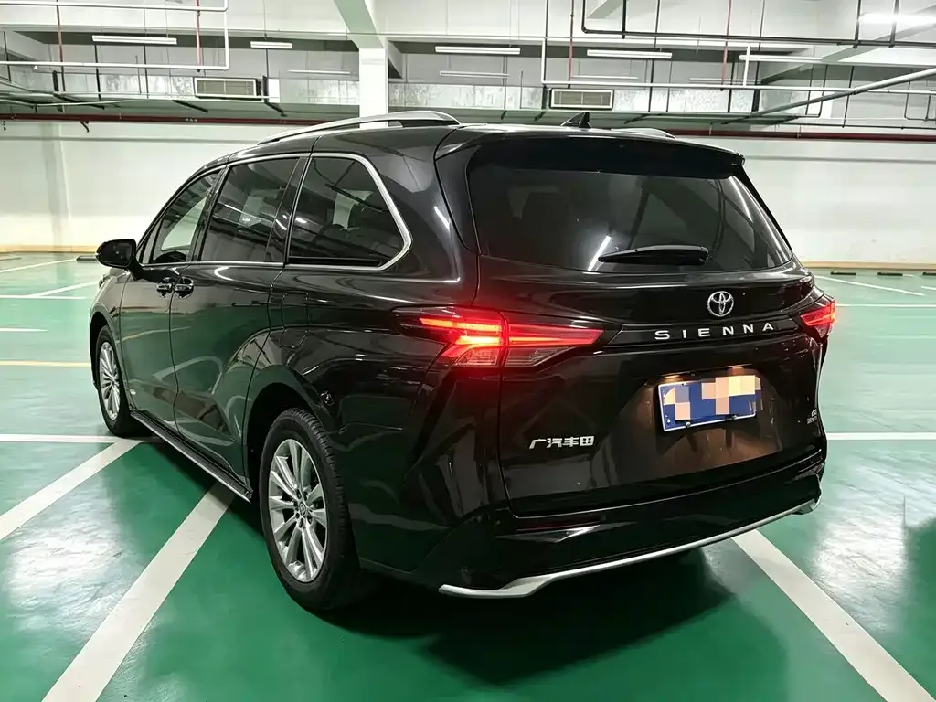 Toyota Sienna — фото 4