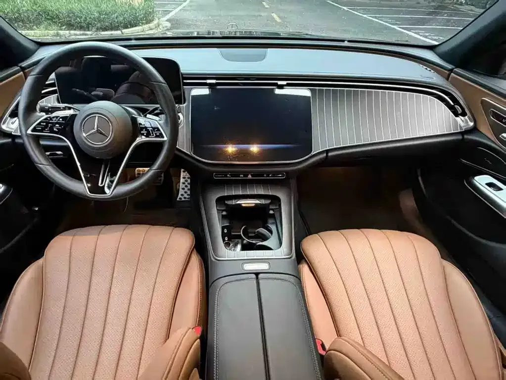 Mercedes-Benz E-Class — фото 2