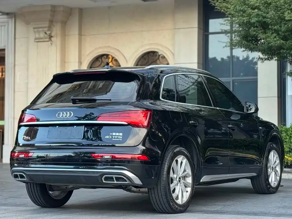 Audi Q5L — фото 9