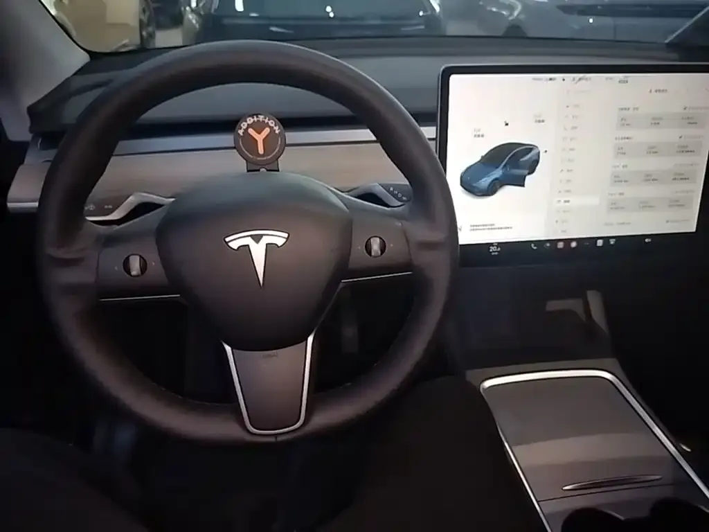 Tesla Model Y — фото 9