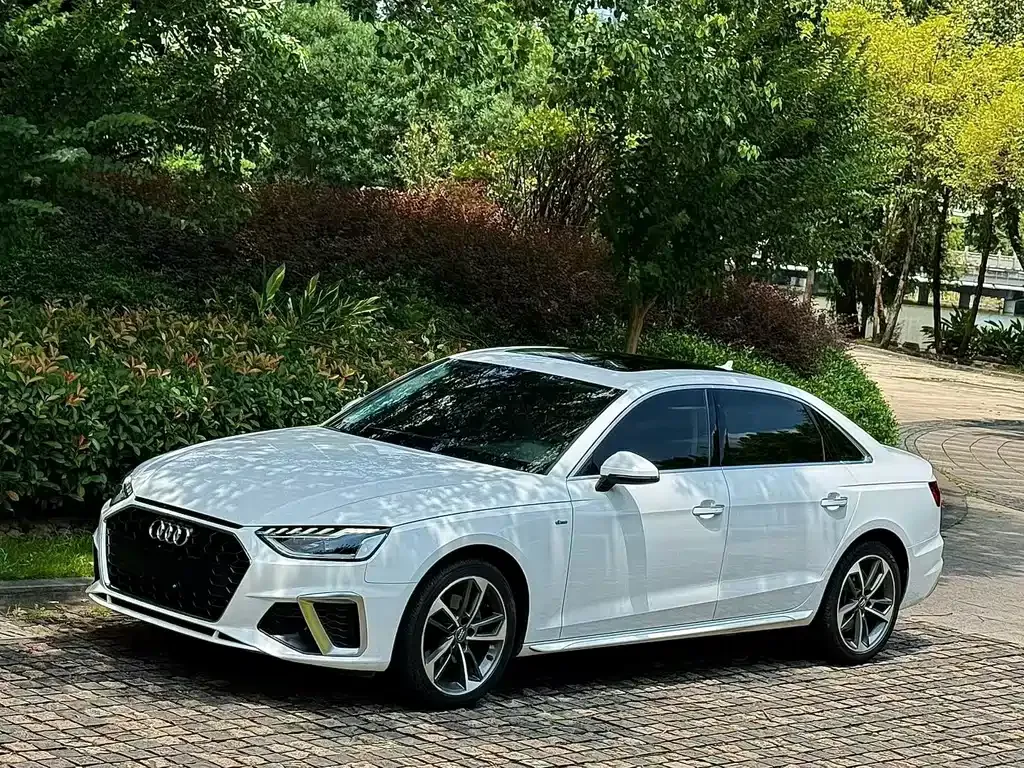 Audi A4L — фото 1