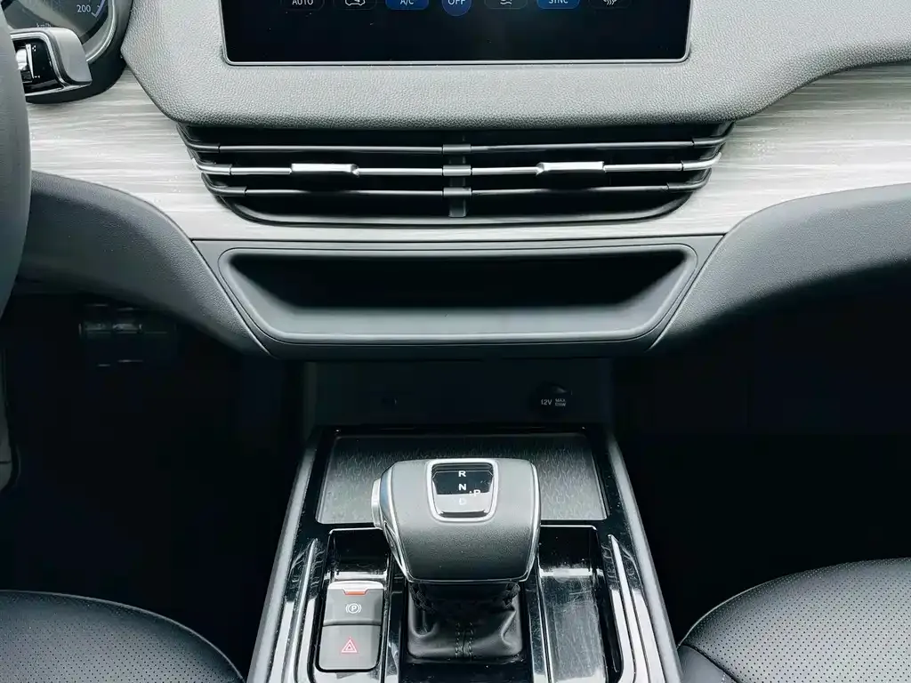 Hongqi E-QM5 — фото 2
