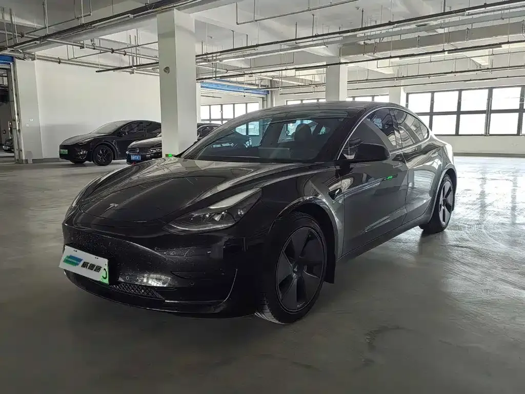 Tesla Model 3 — фото 1