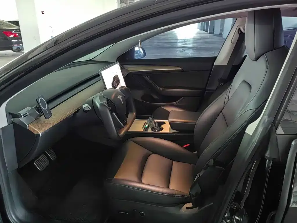 Tesla Model 3 — фото 10