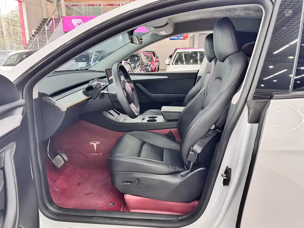 Tesla Model Y — фото 6
