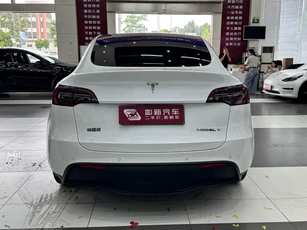 Tesla Model Y — фото 2