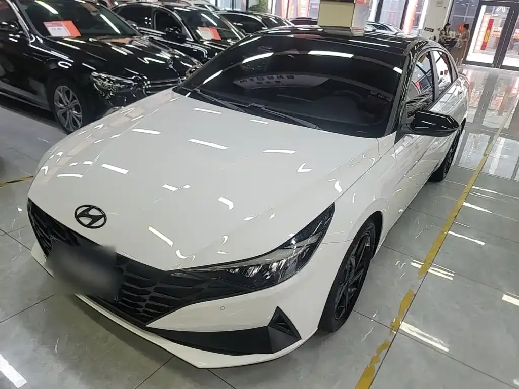 Hyundai Elantra — фото 1
