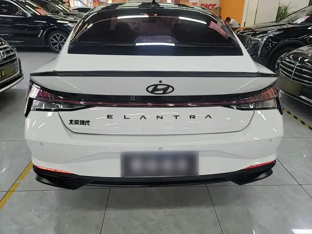Hyundai Elantra — фото 4