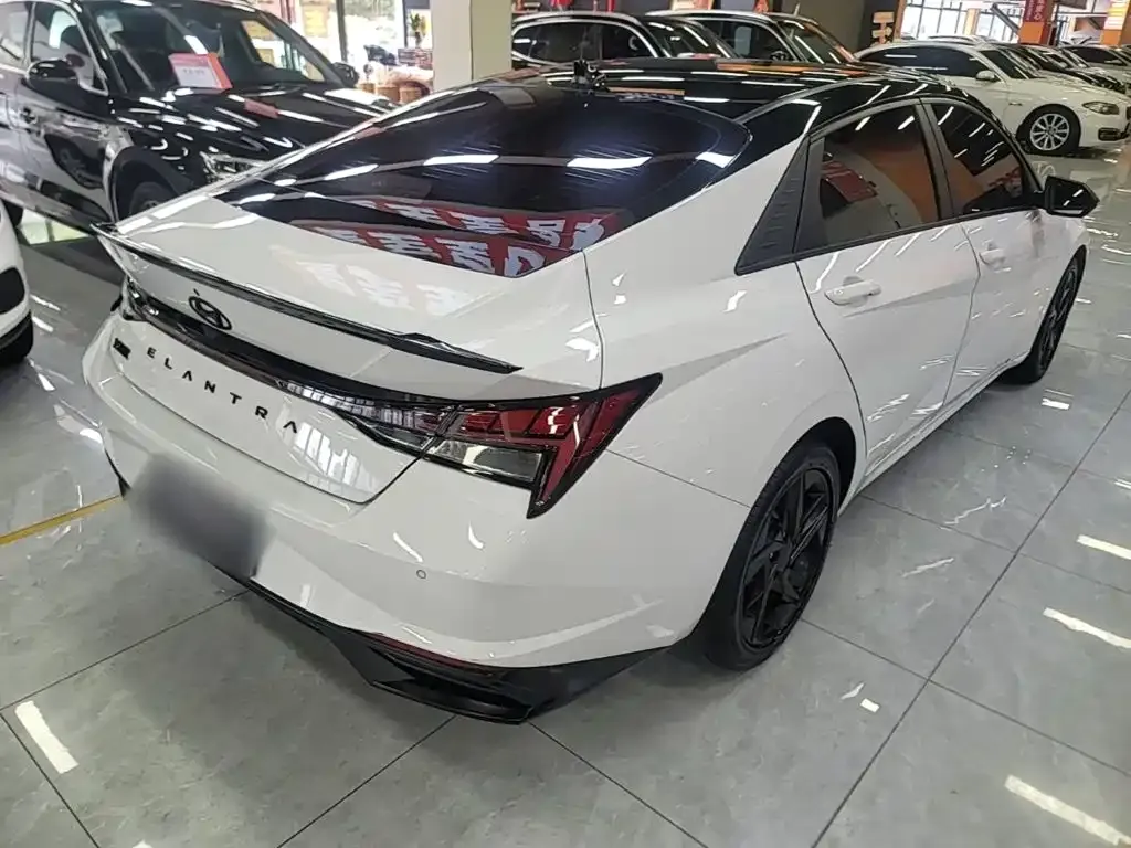 Hyundai Elantra — фото 2