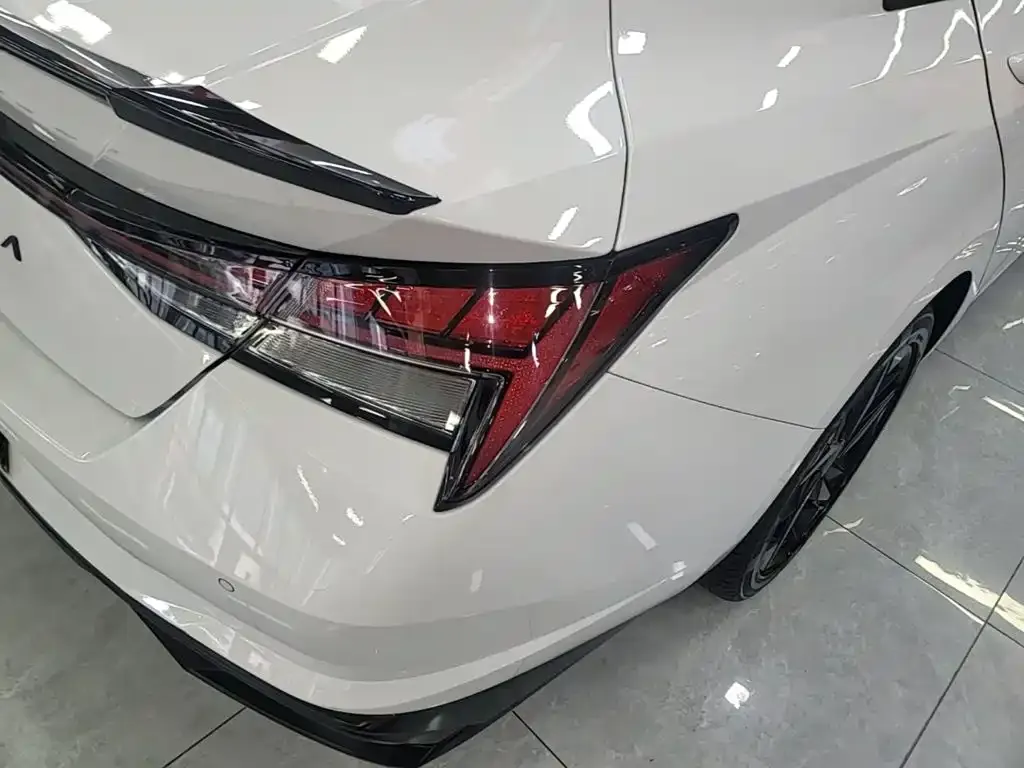 Hyundai Elantra — фото 6
