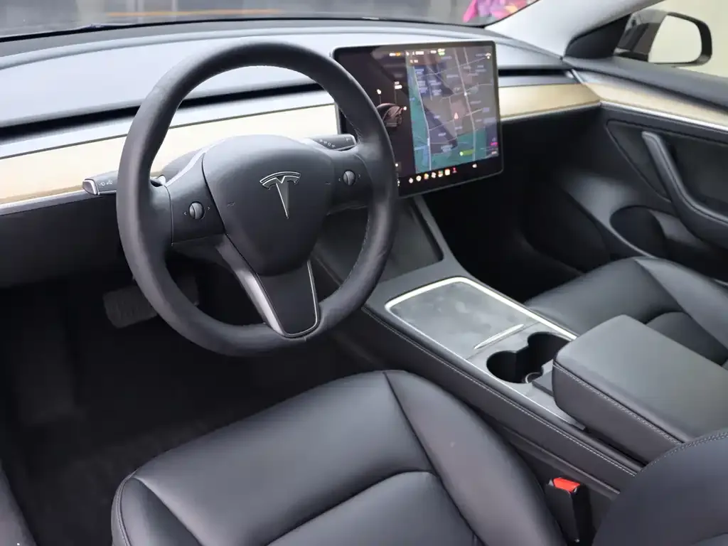 Tesla Model 3 — фото 9
