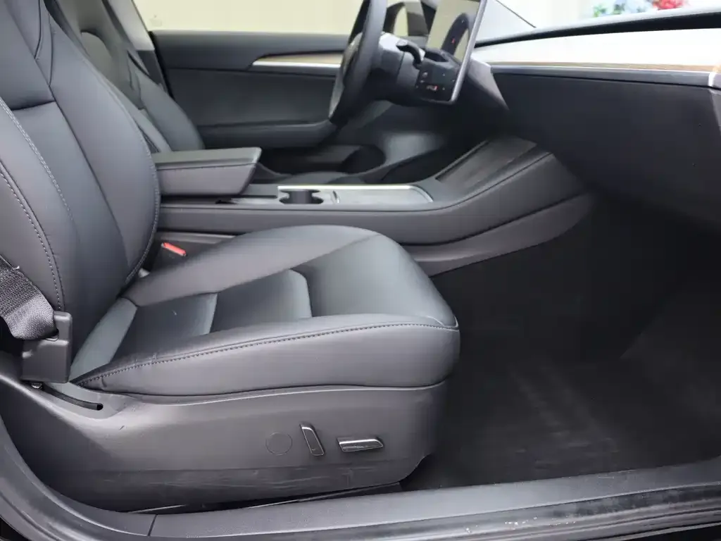 Tesla Model 3 — фото 10