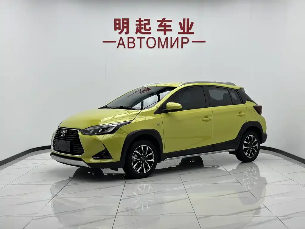 Toyota Yaris L — фото 1