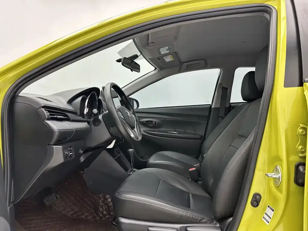 Toyota Yaris L — фото 6