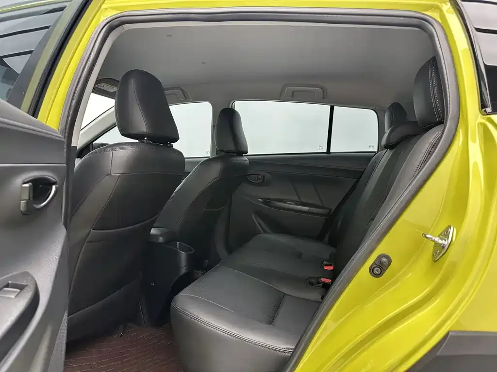 Toyota Yaris L — фото 4