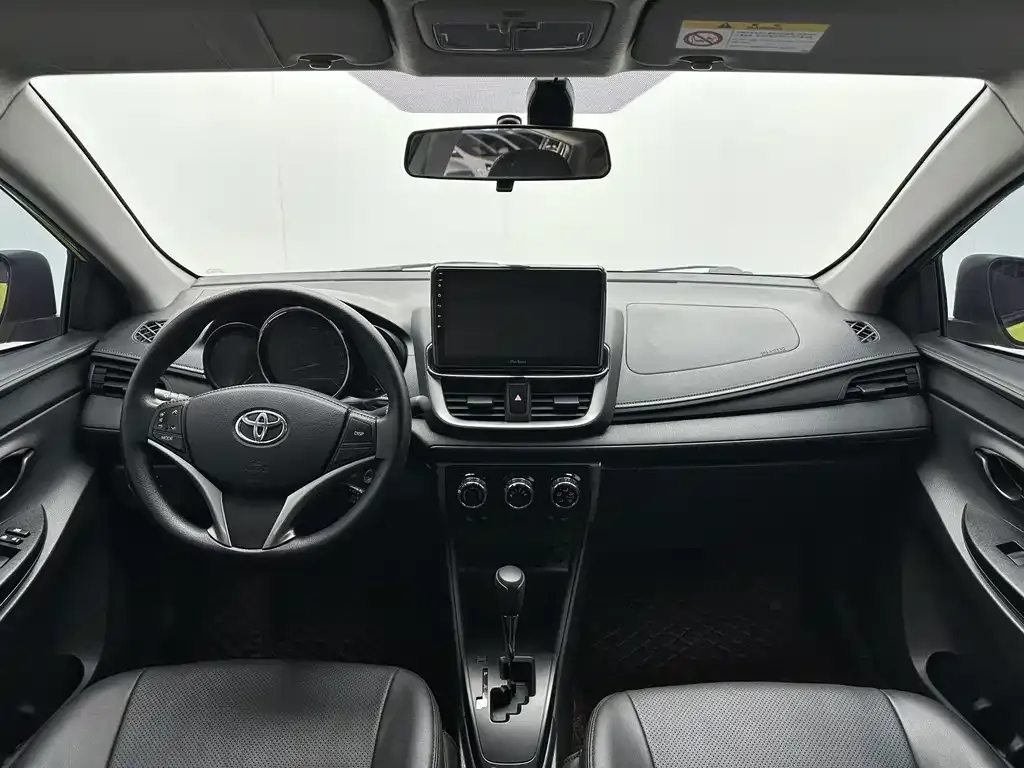 Toyota Yaris L — фото 8