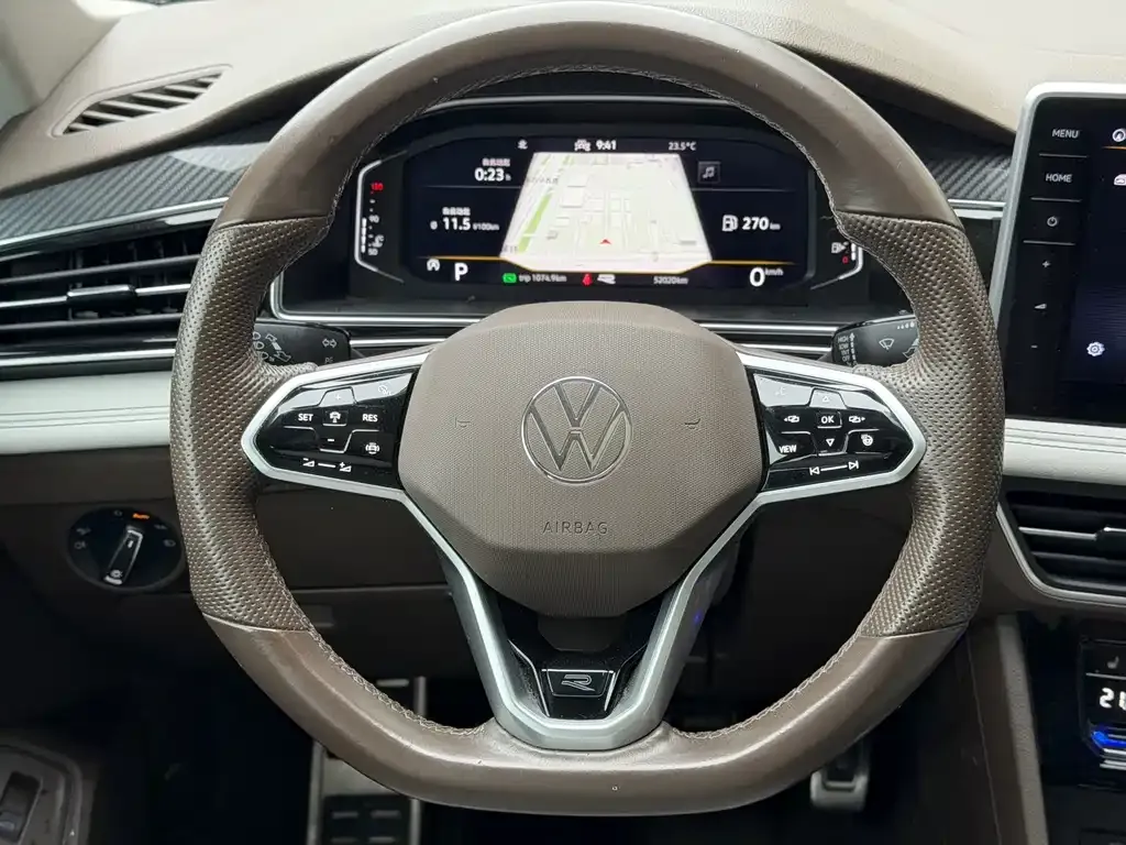 Volkswagen Tiguan L — фото 2