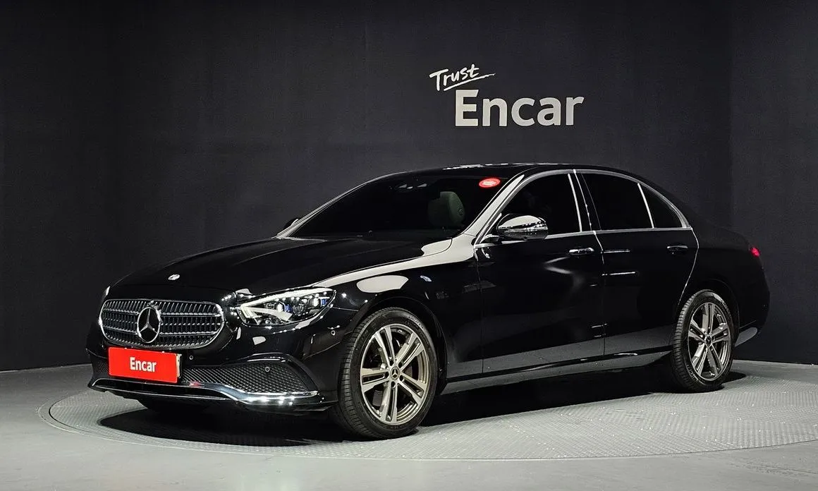 Mercedes-Benz E-Class — фото 1