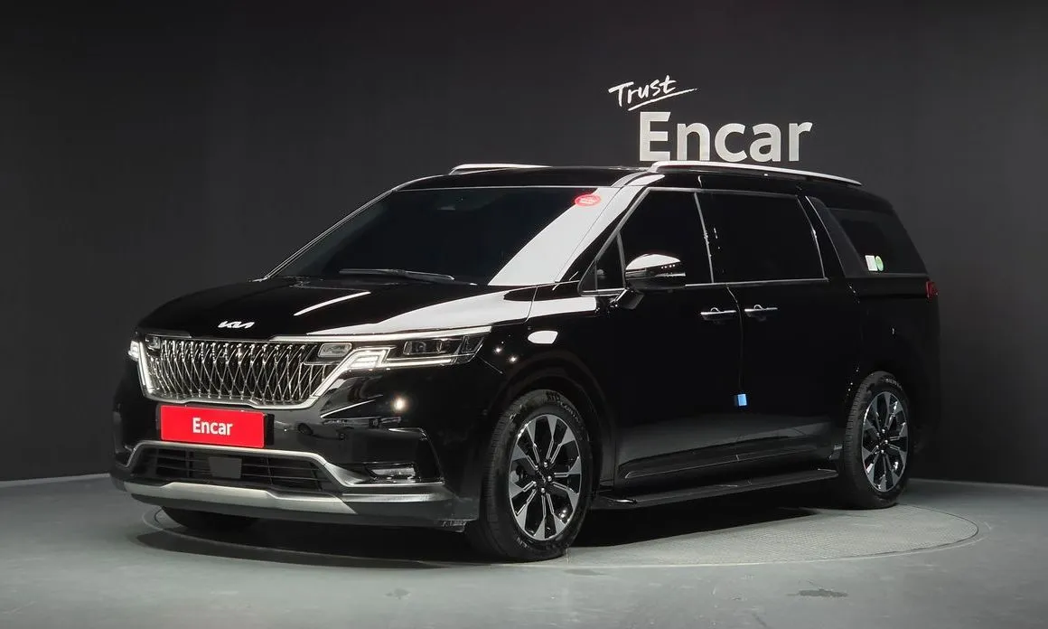 Kia Carnival Gasoline 9-Seater Signature 1