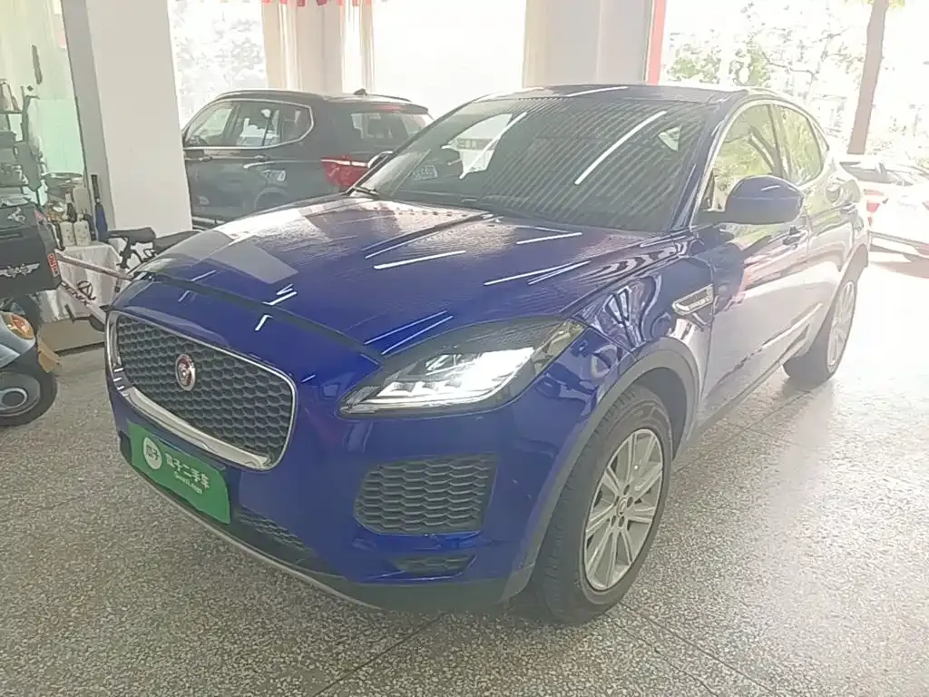 Jaguar E-PACE — фото 1