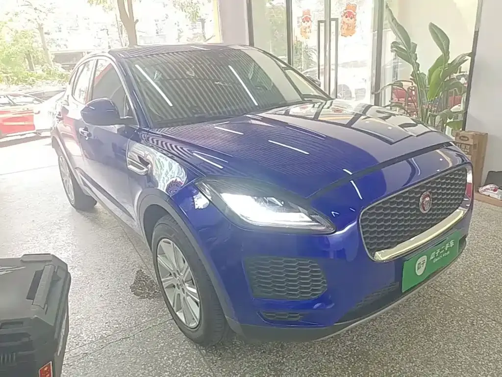 Jaguar E-PACE — фото 5
