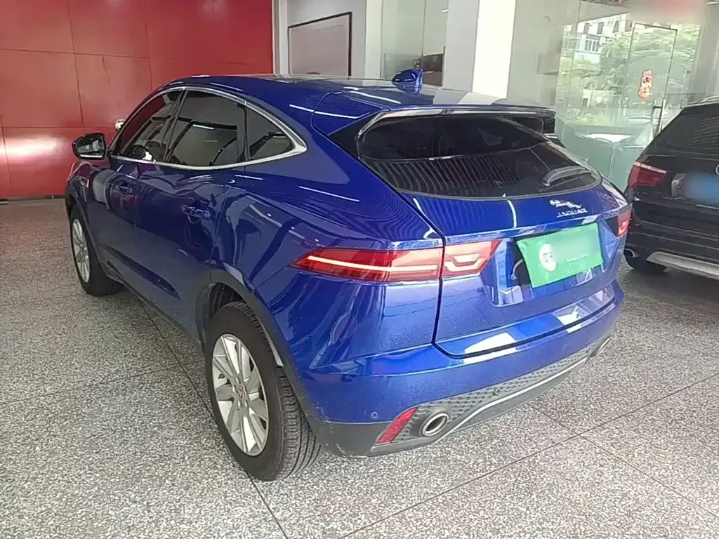 Jaguar E-PACE — фото 8